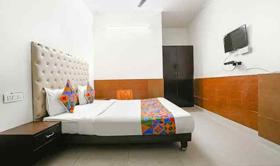 Egyptian cotton sheets, premium bedding, in-room safe, free WiFi