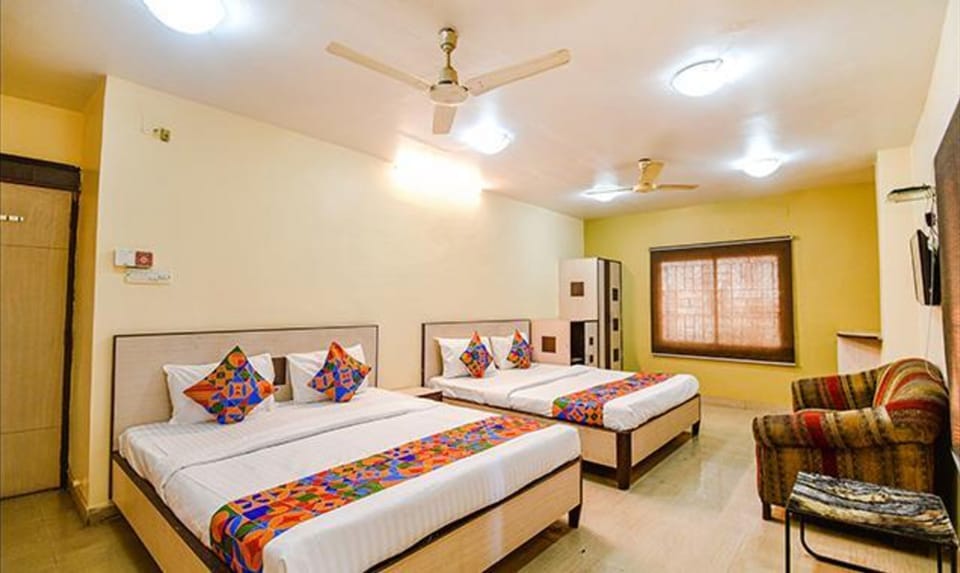 Family Room | Egyptian cotton sheets, premium bedding, in-room safe, soundproofing