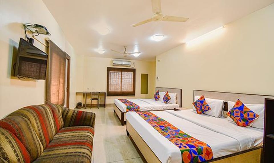 Family Room | Egyptian cotton sheets, premium bedding, in-room safe, soundproofing