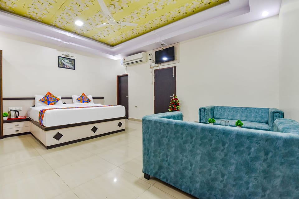 Egyptian cotton sheets, premium bedding, in-room safe, free WiFi
