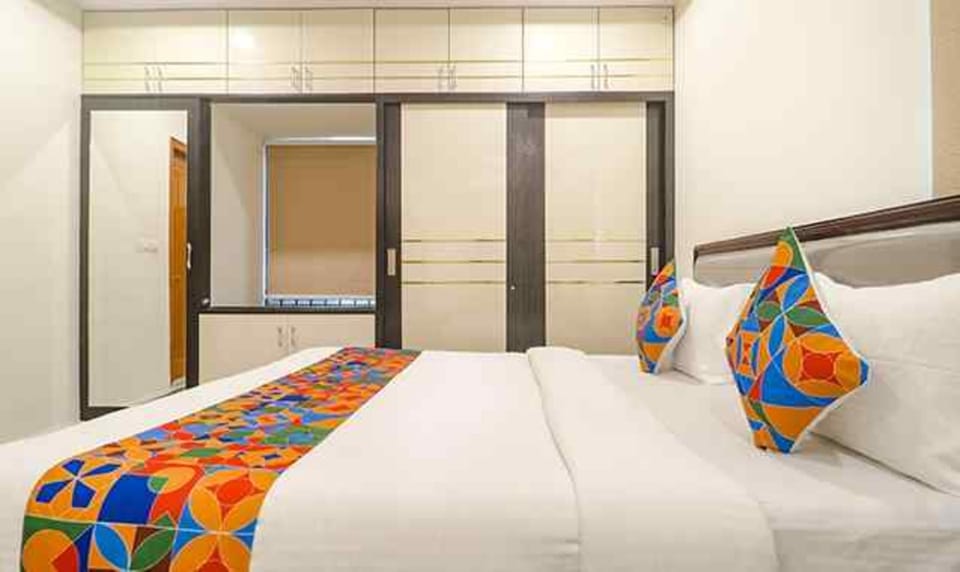 Egyptian cotton sheets, premium bedding, in-room safe, WiFi (free)