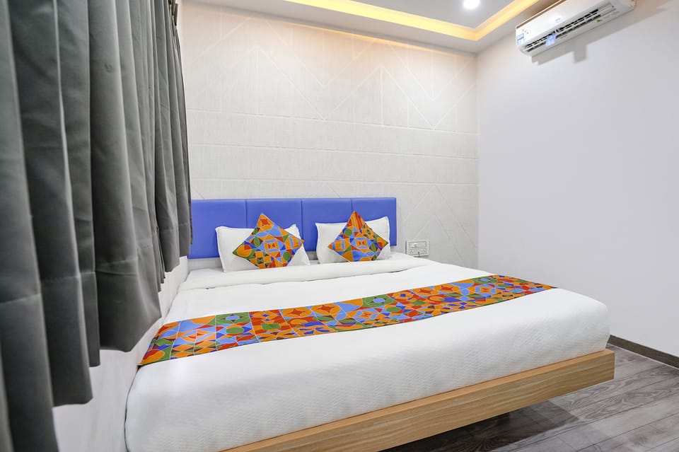 Deluxe Room | Egyptian cotton sheets, premium bedding, in-room safe, soundproofing