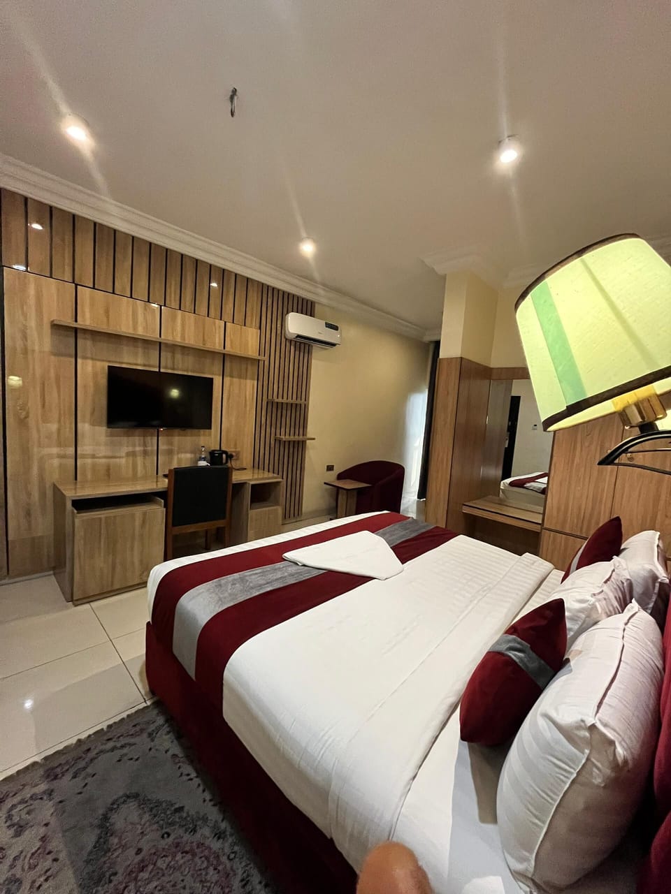 Deluxe Single Room, 1 Queen Bed | Premium bedding, down comforters, pillowtop beds, free WiFi