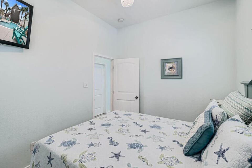 Sunny  bedroom with sea star accents and inviting atmosphere
