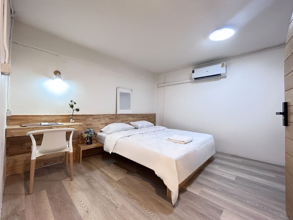 Deluxe Studio (No Window) (1 King Bed) | Desk, blackout drapes, iron/ironing board, free WiFi