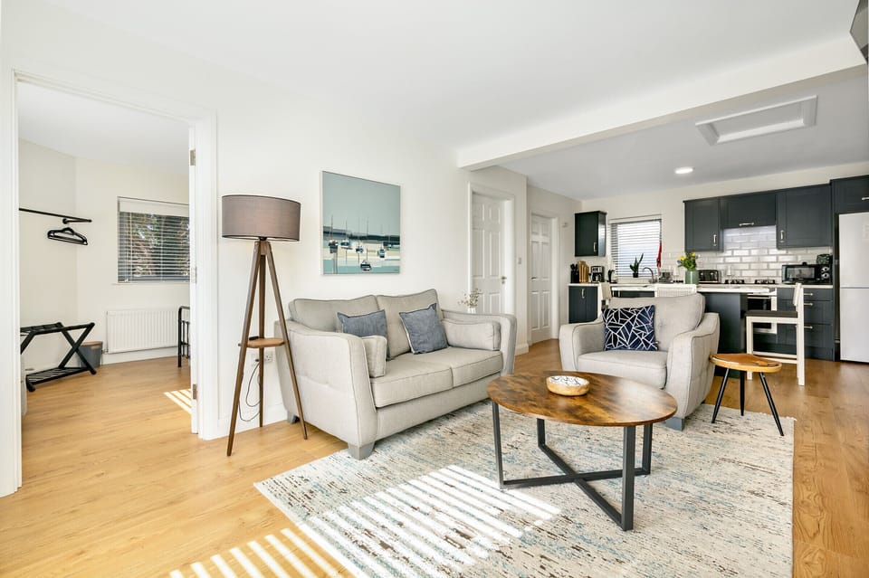Besides the views of town and excellent lighting, how 'bout the cozy furniture?