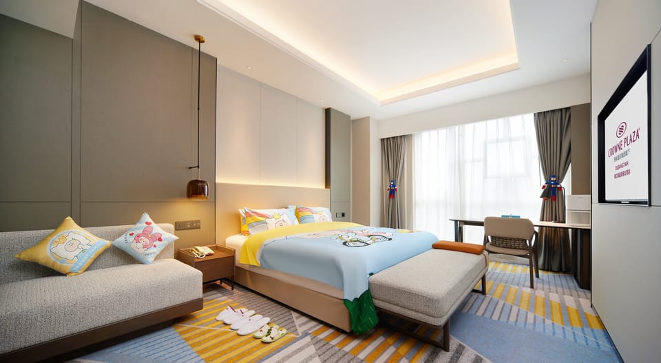 Minibar (free items), in-room safe, laptop workspace, blackout drapes