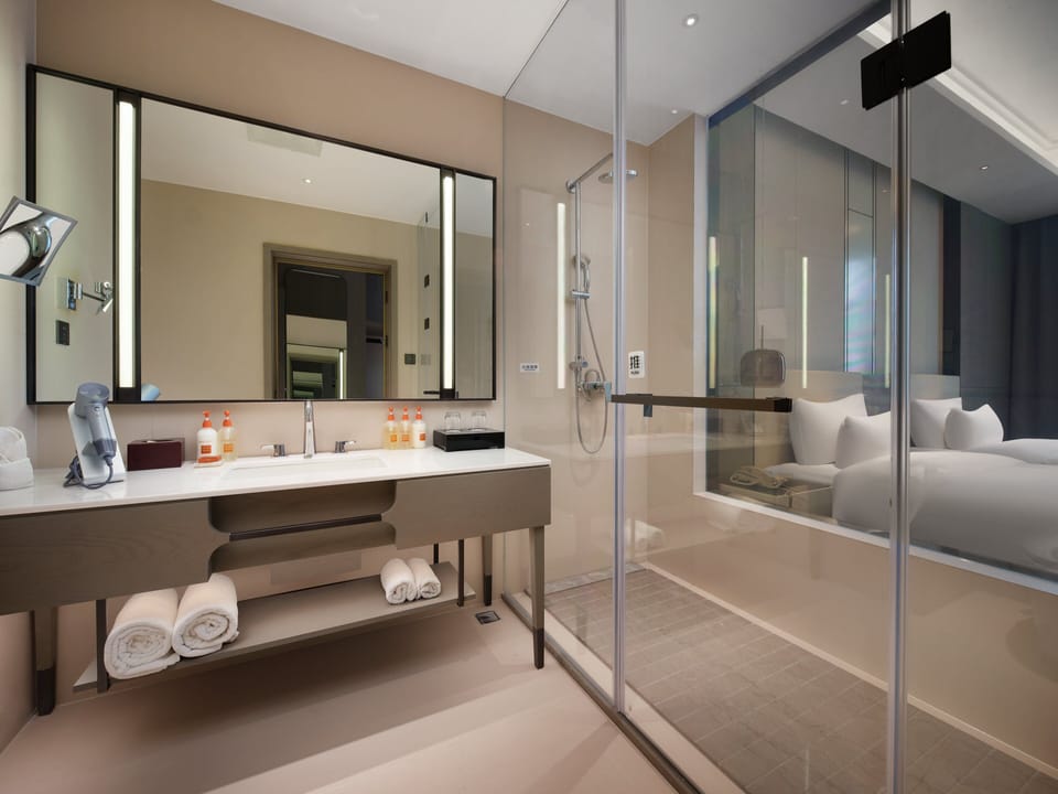 Minibar (free items), in-room safe, laptop workspace, blackout drapes