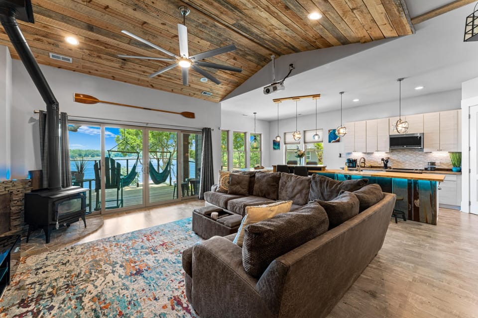 House, Multiple Beds (Nancy Key w/Pool, Wine Cave, Optional) | Living area