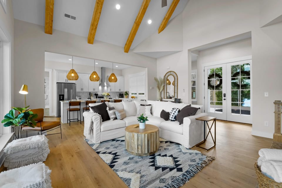 House, Multiple Beds (Hogan Crest) | Living area