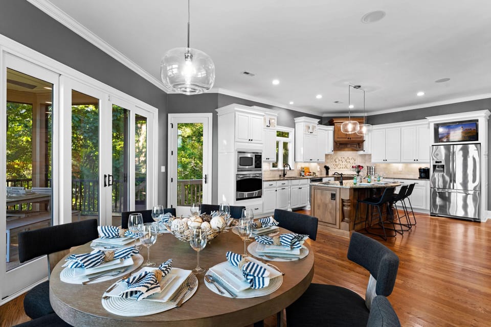 House, Multiple Beds (Sunset on Ballycastle) | Dining