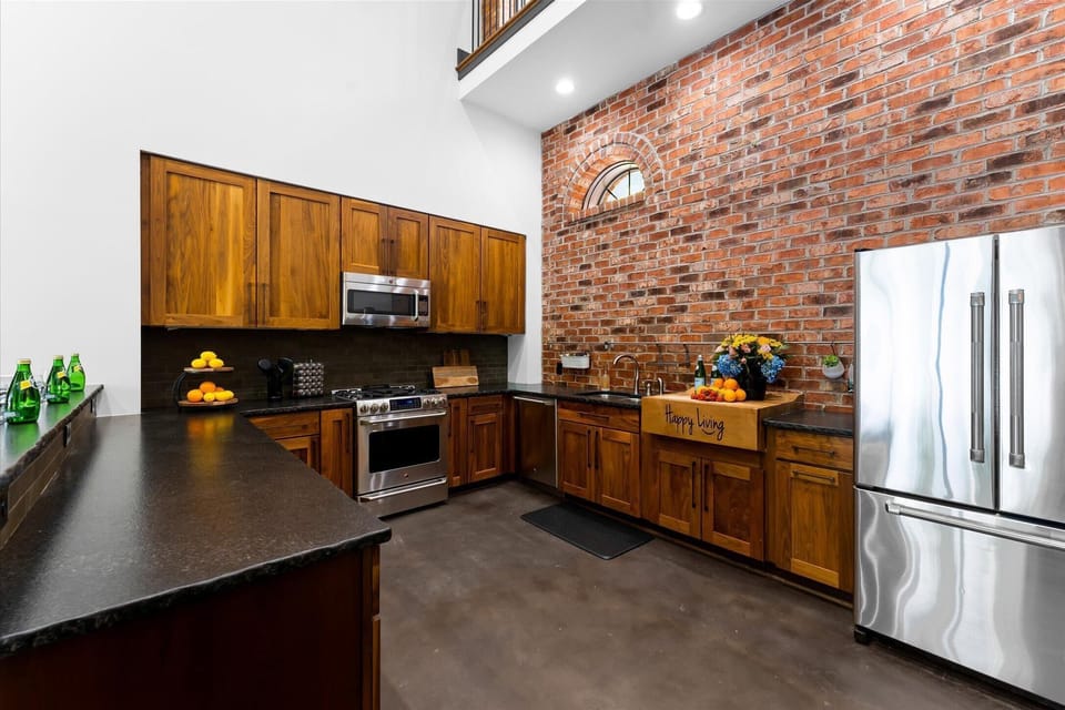 House, Multiple Beds (Ambassador Ridge w/Optional Boat Rent) | Private kitchen | Oven, toaster, blender, mixer