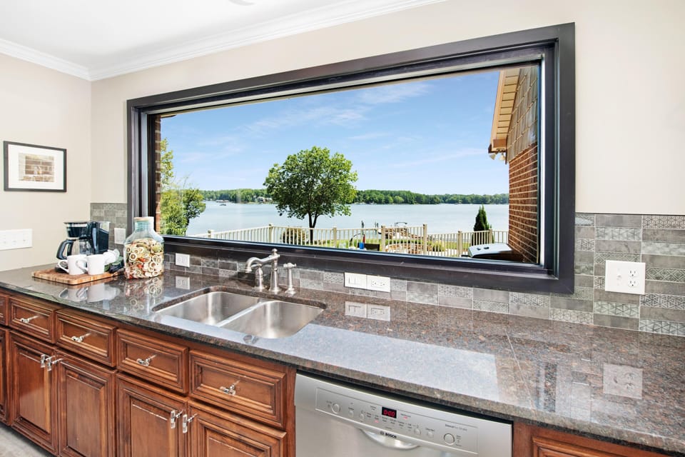 House, Multiple Beds (Ringneck Retreat) | Private kitchen | Oven, toaster