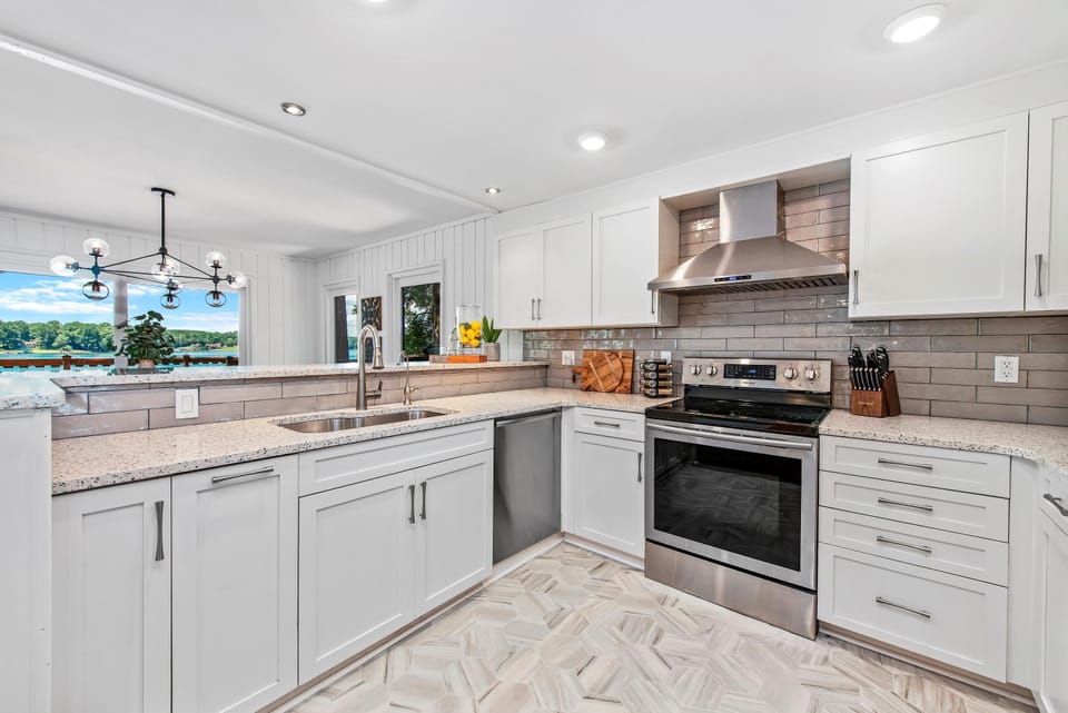 House, Multiple Beds (Normandy Approach) | Private kitchen | Oven, toaster