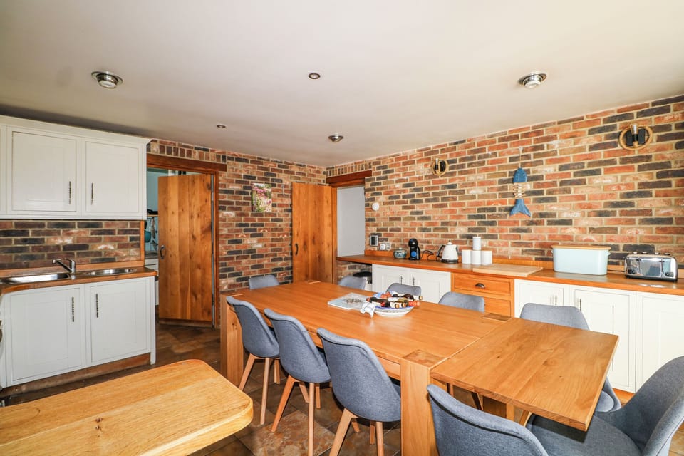 Cottage | Dining