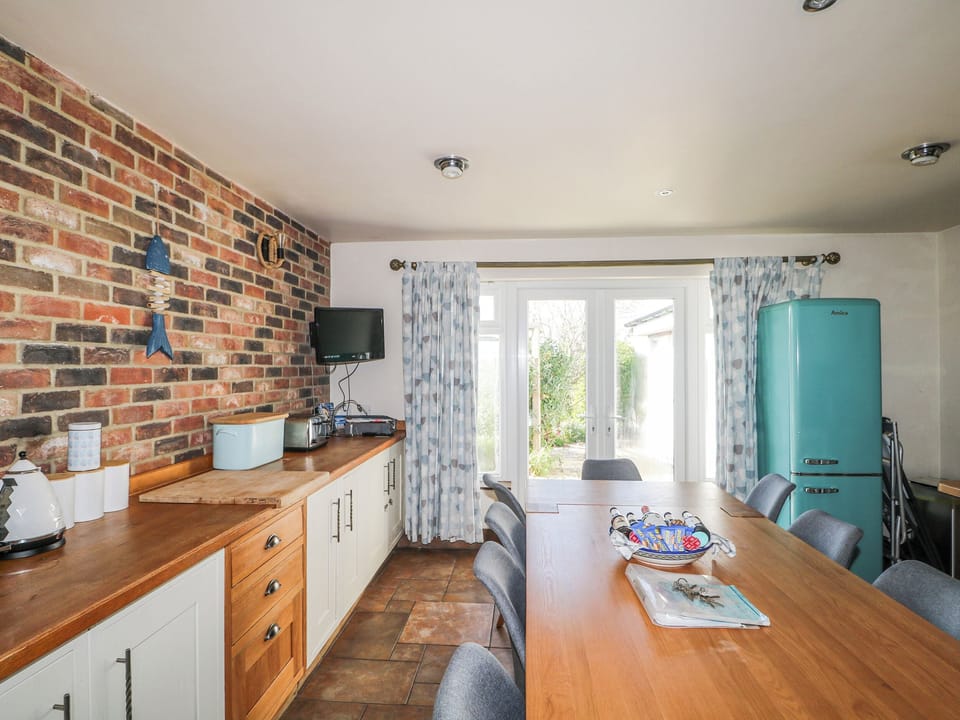 Cottage | Dining