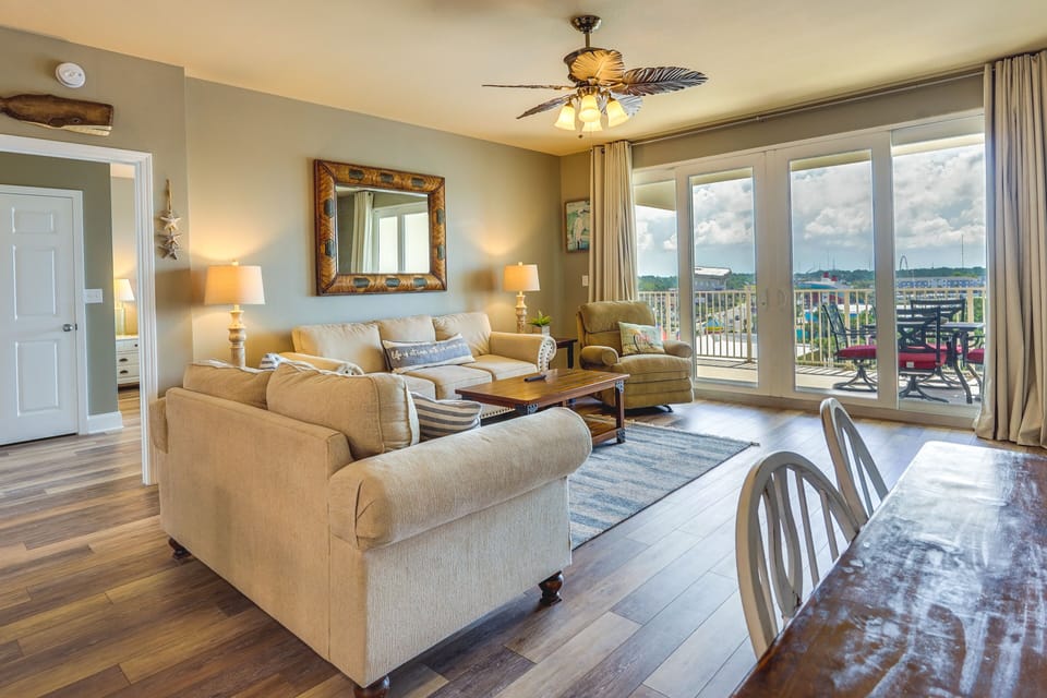 Living Room | Free WiFi | Smart TV