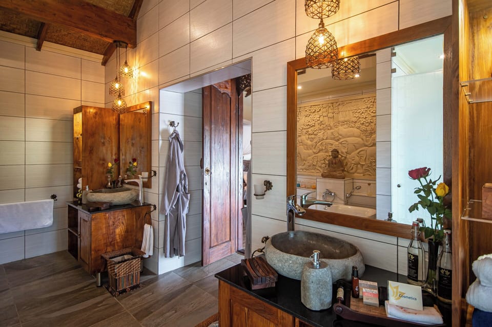 Separate tub and shower, deep soaking tub, hydromassage showerhead