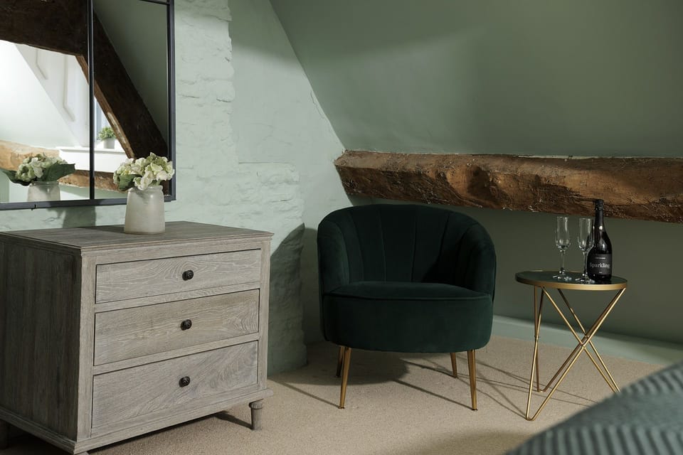 The Bakehouse Master Bedroom - StayCotswold