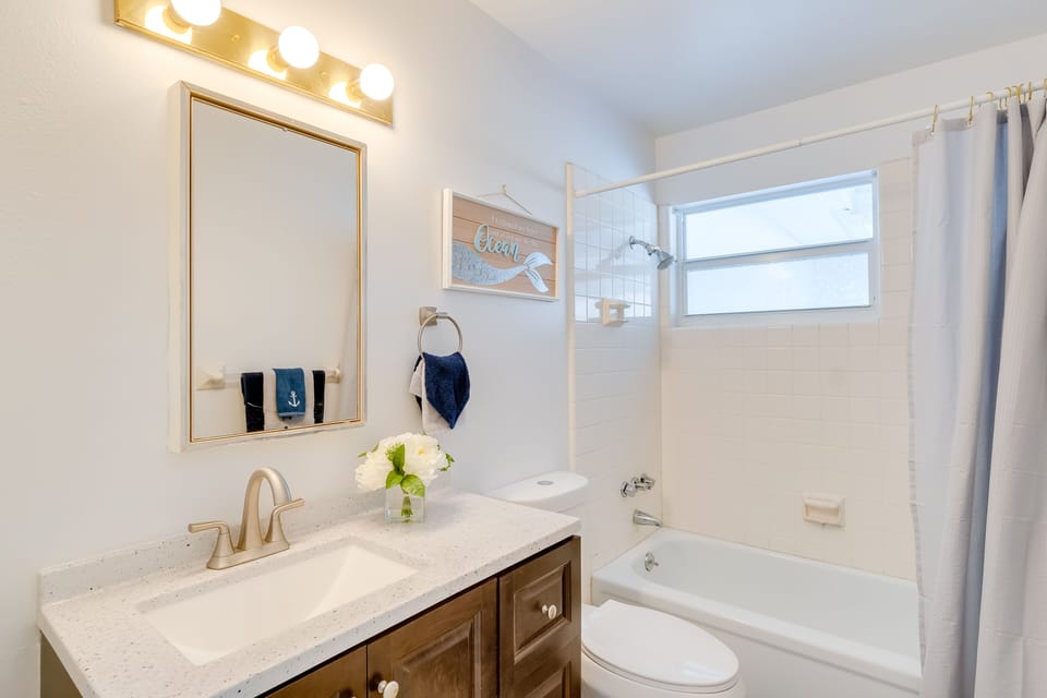 Full Bathroom | Shower/Tub Combo | Towels Provided | Hair Dryer
