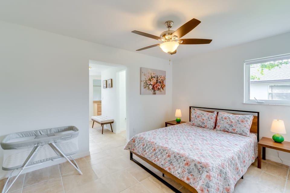 Bedroom 1 | Queen Bed | Crib | Linens Provided | En-Suite Bathroom