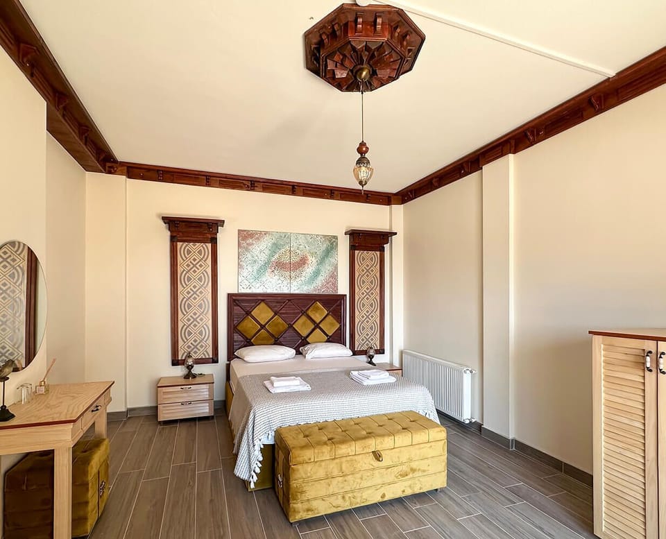 Double Room | Egyptian cotton sheets, premium bedding, desk, laptop workspace