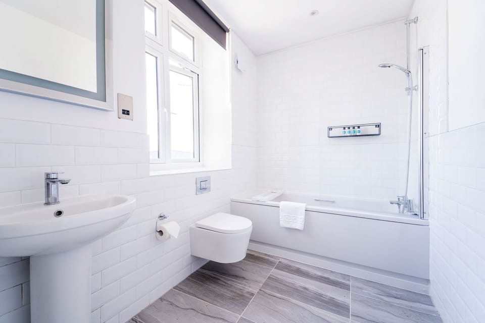 Double Room | Bathroom | Free toiletries