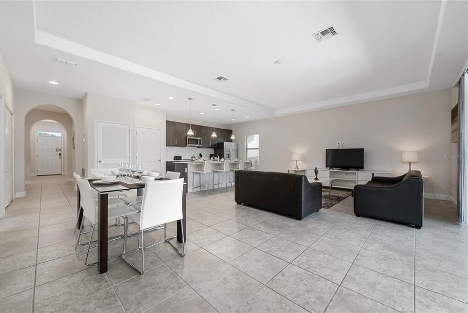 House, 4 Bedrooms | Dining