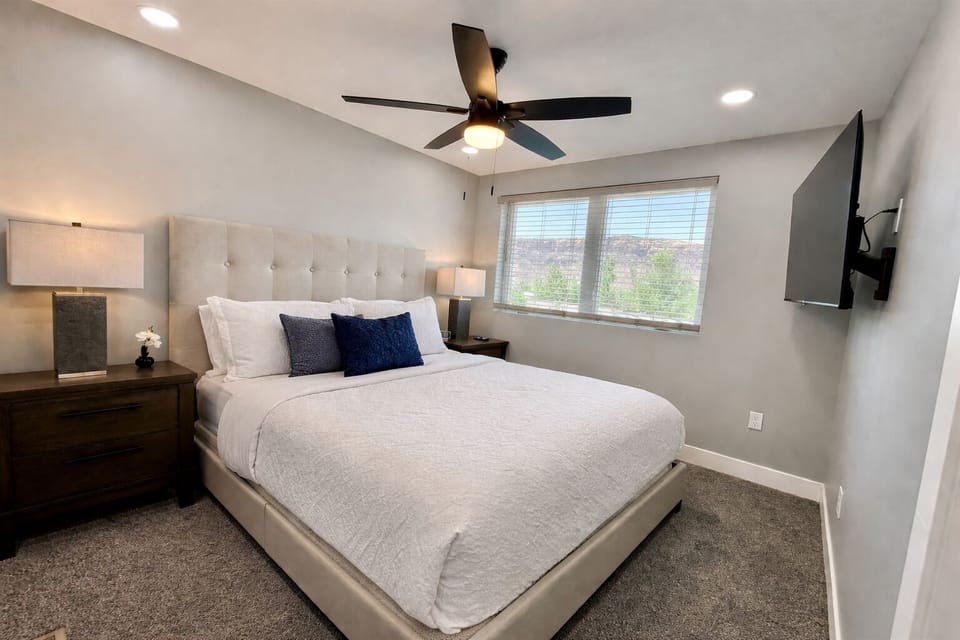 Suite 4 - Queen Bed 