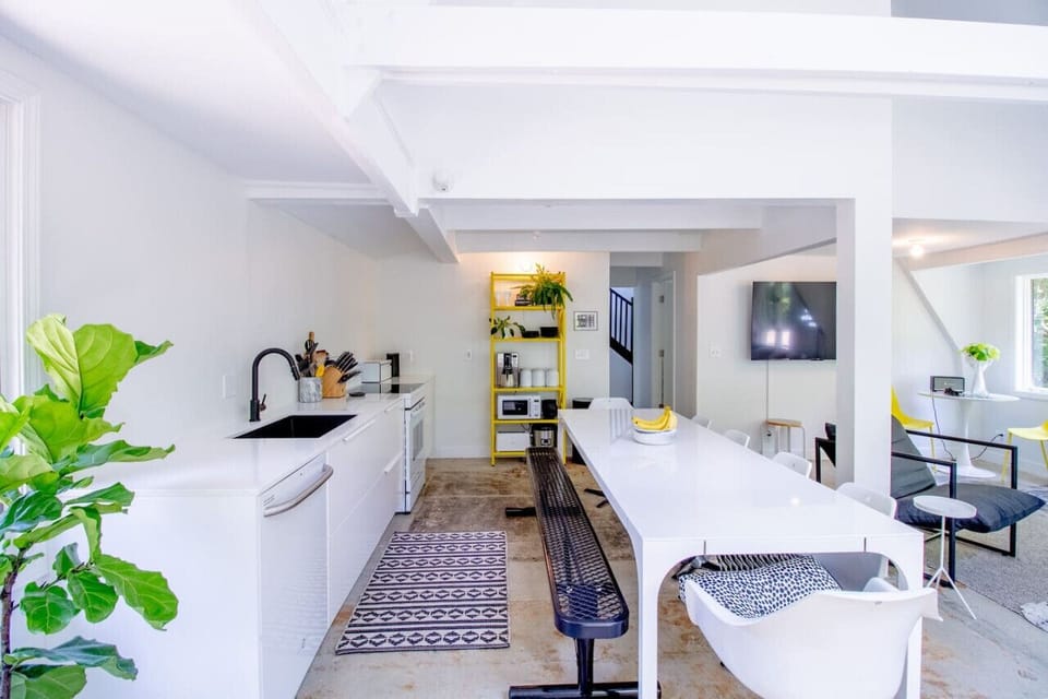 Minimalist kitchen + dining goals 🍽️✨ Bright, airy, and full of style!  #ModernLiving #HomeVibes #CleanAesthetic 🪴