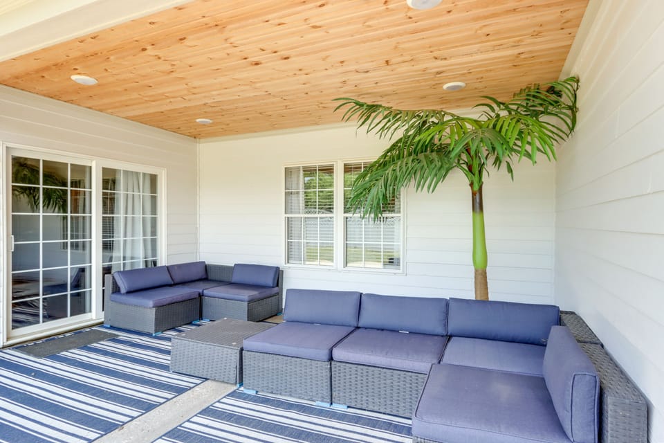 Furnished Patio