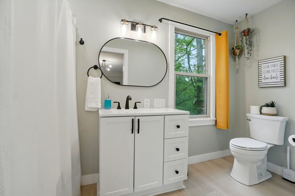 Spacious Bathroom