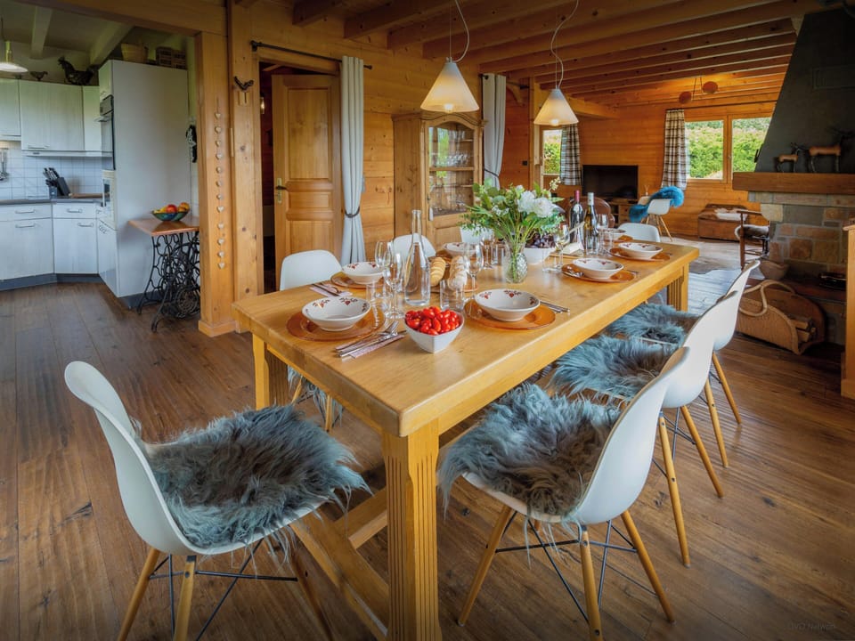 Dining/kitchen