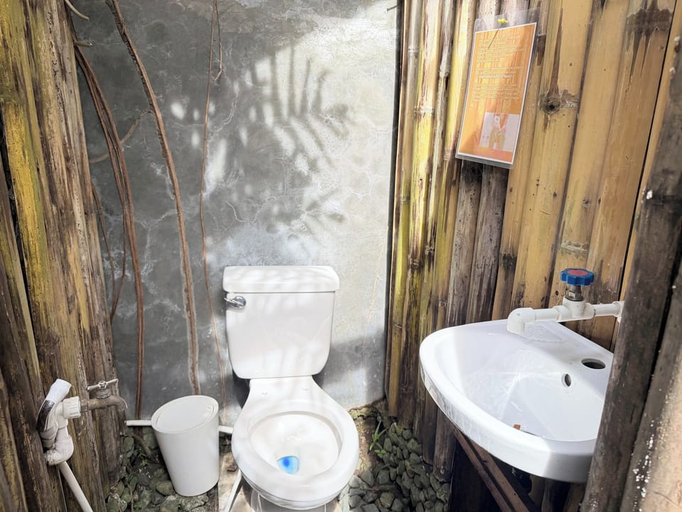 Basic Double Room | Bathroom | Shower, rainfall showerhead, free toiletries, towels