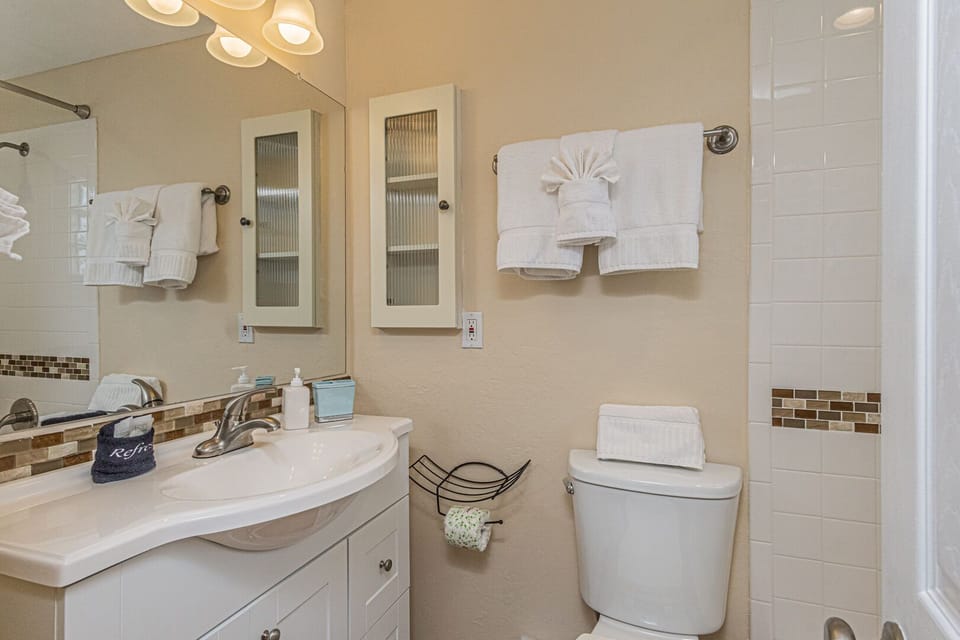 Tub/shower combo and hotel style starter supplies provided