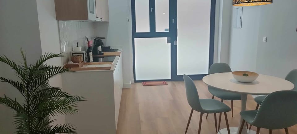 Game Room,Kitchen or kitchenette,Dining area