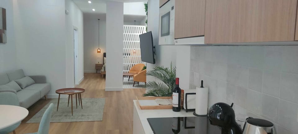 TV and multimedia,Kitchen or kitchenette,Living room