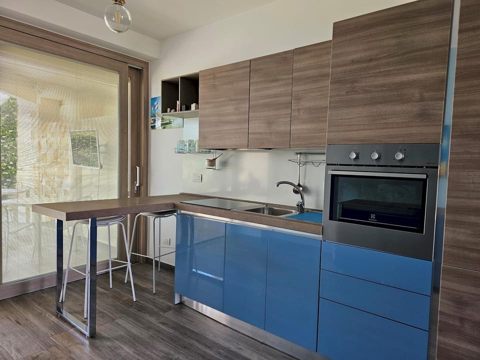 House | 3 bedrooms, desk