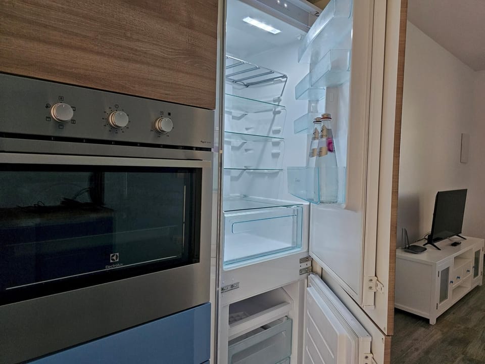 House | 3 bedrooms, desk