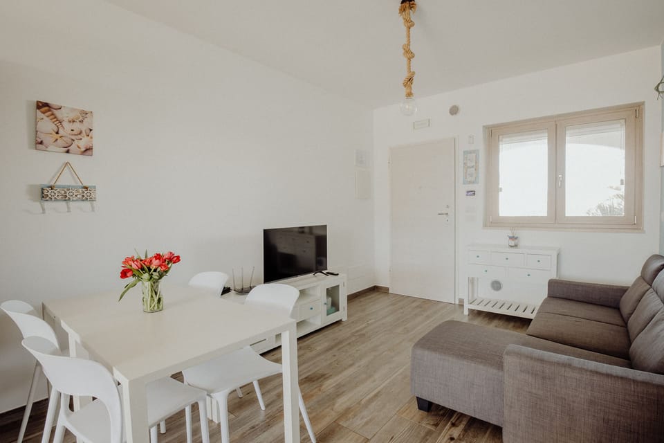 House | 3 bedrooms, desk