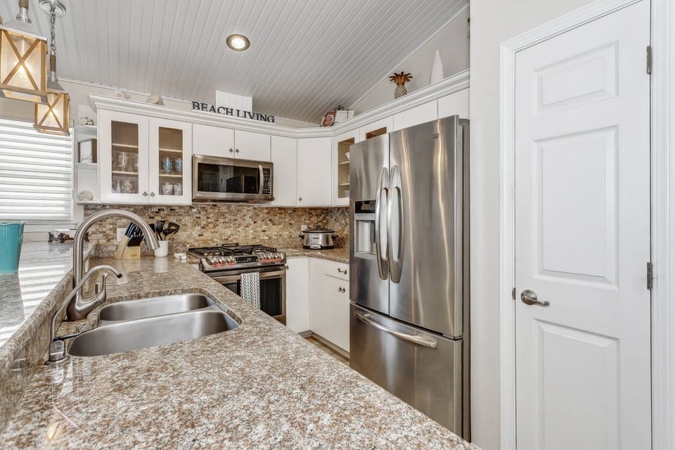Fully equipped kitchen with all of the necessities