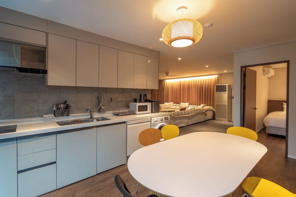 Presidential Suite | Down comforters, Select Comfort beds, blackout drapes, free WiFi
