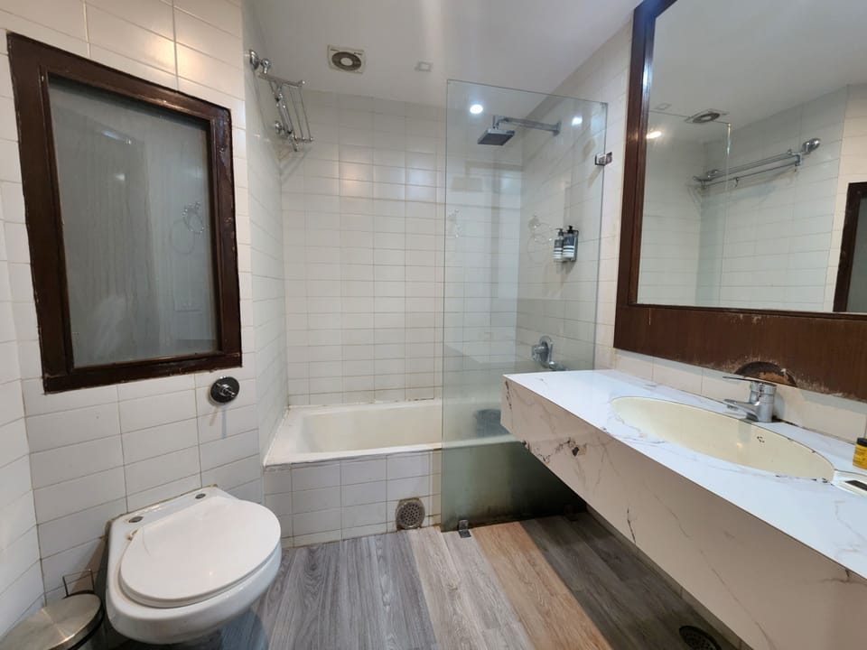 Premium Room | Bathroom | Slippers