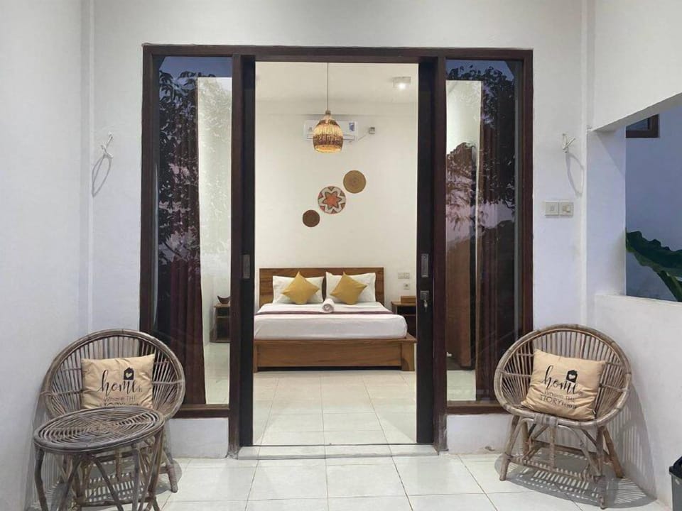 Deluxe Room, 1 Double Bed, Mountain View | 1 bedroom, pillowtop beds, individually decorated, iron/ironing board