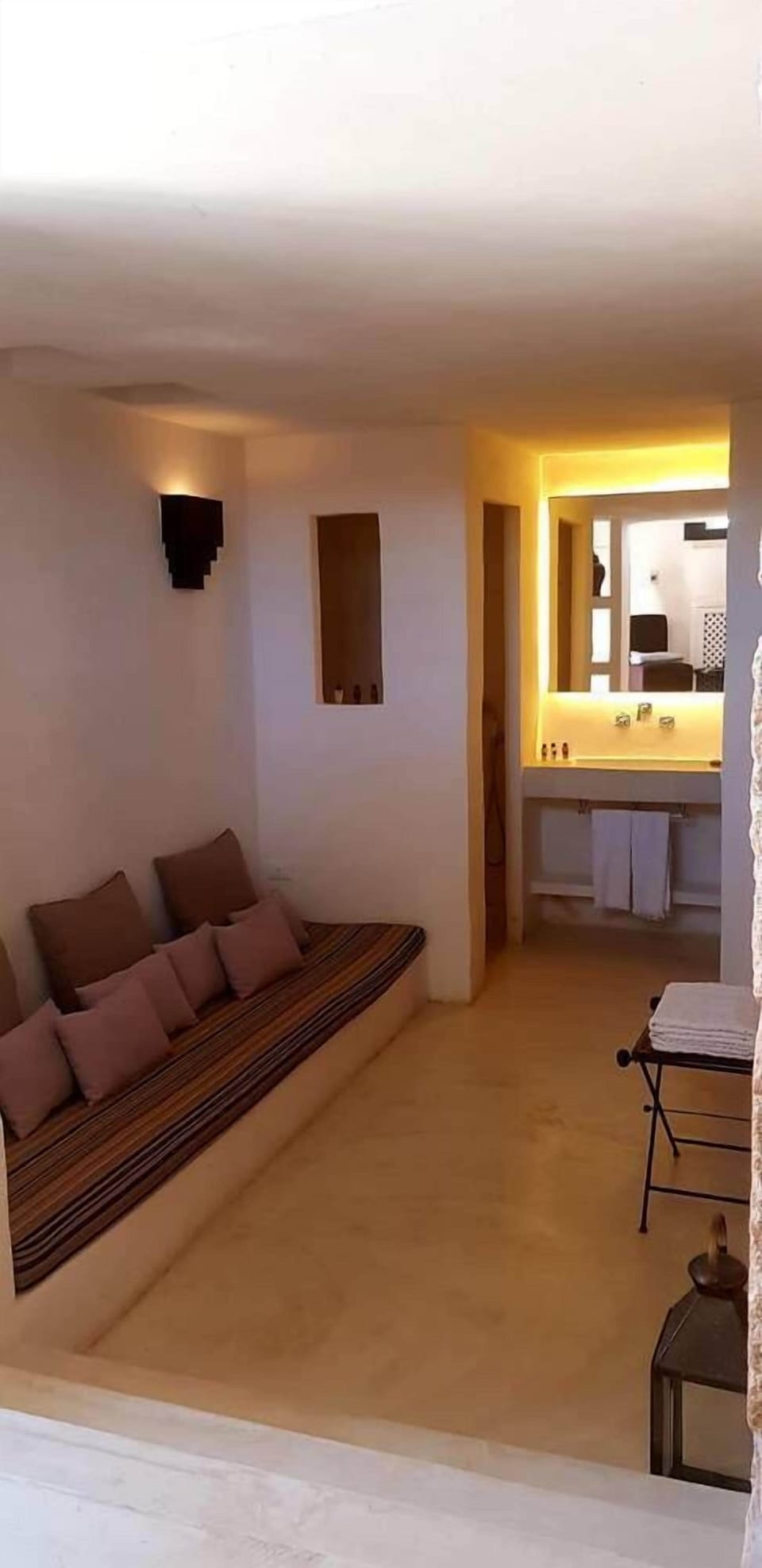 Suite 4 with Terrace | Minibar, in-room safe, free WiFi, bed sheets