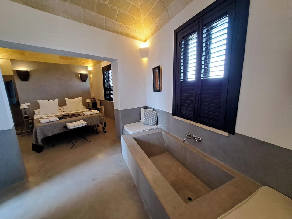 Superior 6  ( 1st Floor - 1° piano ) | Minibar, in-room safe, free WiFi, bed sheets
