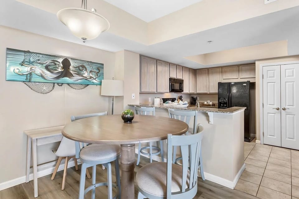 Dining table seating