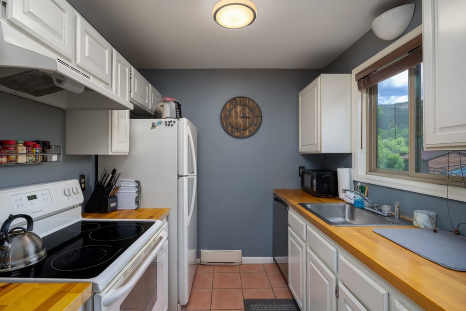 Condo, 2 Bedrooms | Private kitchen | Coffee/tea maker, fridge, oven, toaster