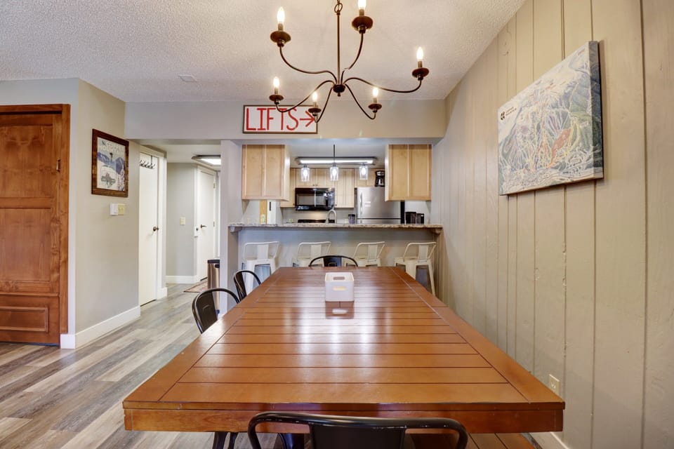 Condo, 2 Bedrooms | Dining