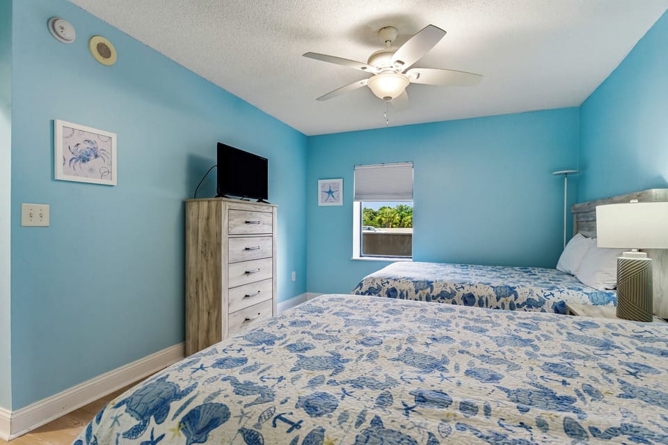 Guest Bedroom with 2 Queen Beds